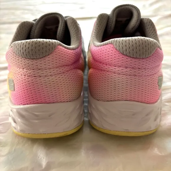 New Balance Girls Fresh Foam Arishi V2 Sneakers Pink gray SZ 2 NWOT