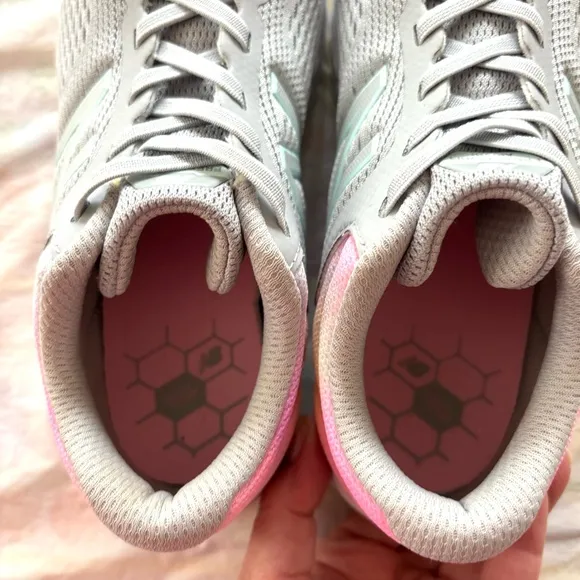 New Balance Girls Fresh Foam Arishi V2 Sneakers Pink gray SZ 2 NWOT