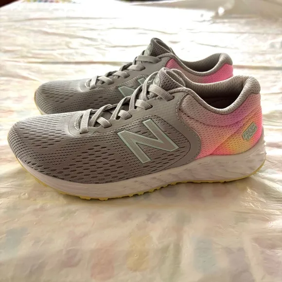 New Balance Girls Fresh Foam Arishi V2 Sneakers Pink gray SZ 2 NWOT