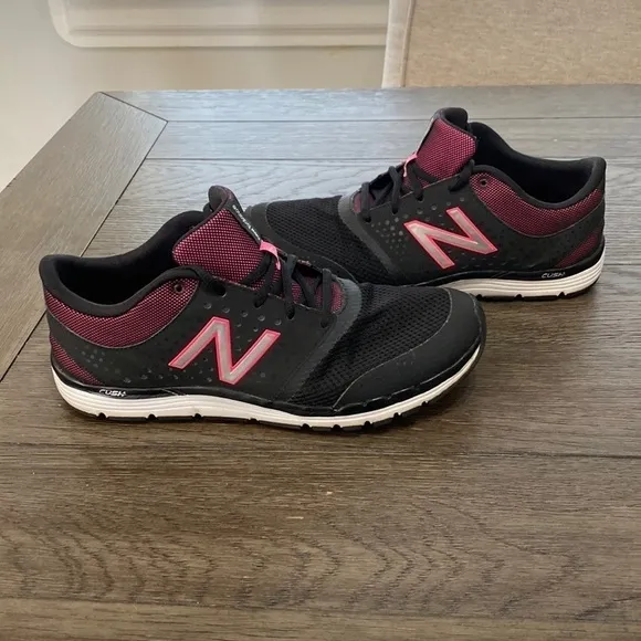 New Balance Women's 577 Memory Sole Black Pink Training Sneakers | Size 9.5