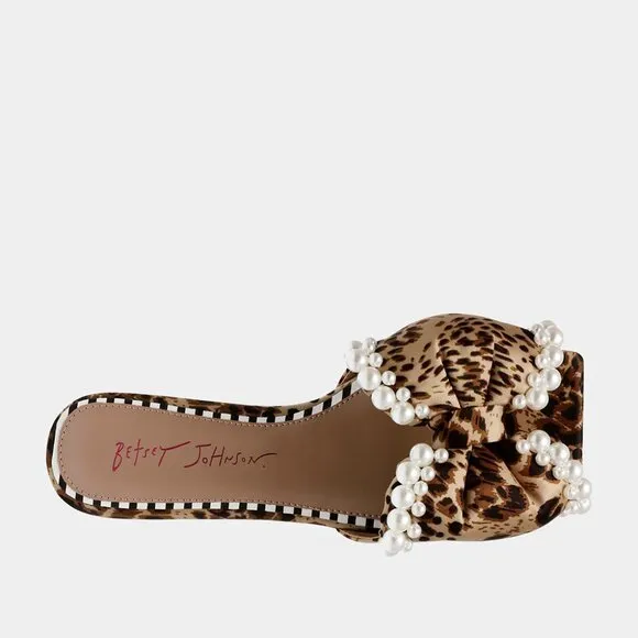 NEW BETSEY JOHNSON Liah Leopard Bow Sandals Leopard for women 254 392