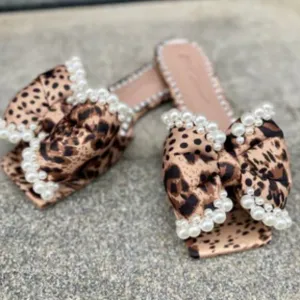 NEW BETSEY JOHNSON Liah Leopard Bow Sandals Leopard for women 254 392