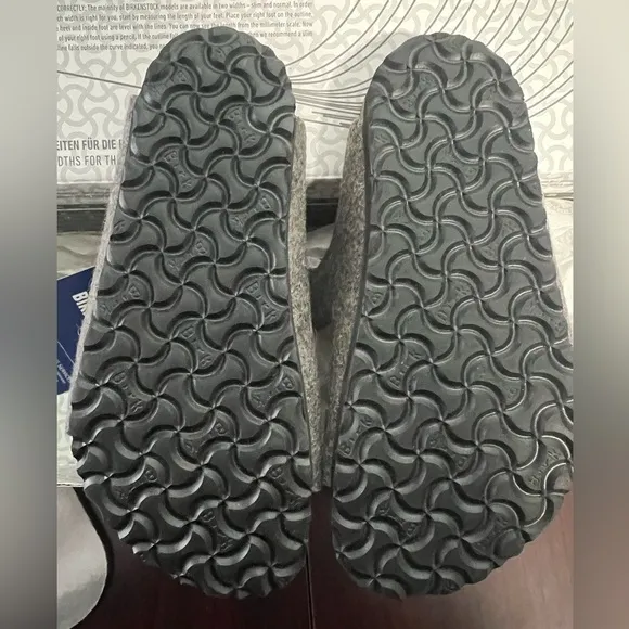 NEW • Birkenstock • Kids ArizonaSandals Two Strap Wool Gray MooseEmbroidered 8