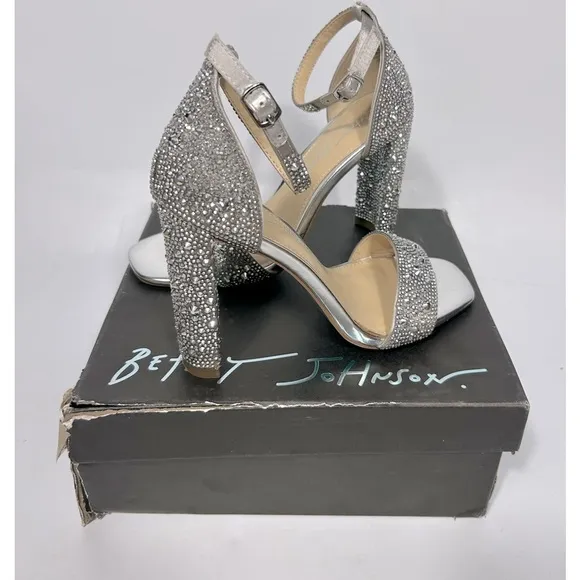 NEW Blue by Betsey Johnson Women’s Rina Satin Embellished Evening Sandals Size 6
