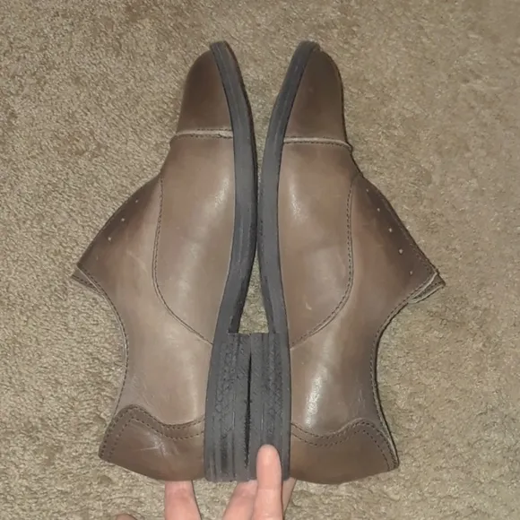 New Born taupe/oliv cap toe Lacefree loafers 9-9.5
