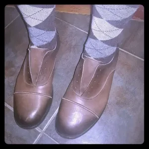 New Born taupe/oliv cap toe Lacefree loafers 9-9.5
