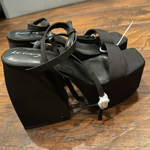 NEW! Circus NY by Sam Edelman Black Mari Strappy Platform Sandal - Size 8.5