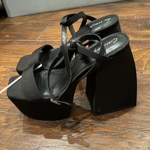 NEW! Circus NY by Sam Edelman Black Mari Strappy Platform Sandal - Size 8.5
