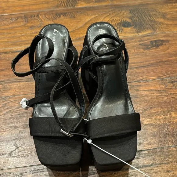 NEW! Circus NY by Sam Edelman Black Mari Strappy Platform Sandal - Size 8.5
