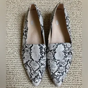 NEW Dr. Scholl’s Snake Loafers