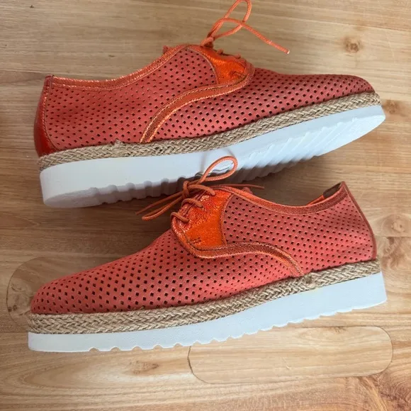 NEW ESSKA Hilda Rust 39 - fits size 8 derbies oxfords brogues flats orange red