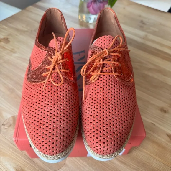 NEW ESSKA Hilda Rust 39 - fits size 8 derbies oxfords brogues flats orange red