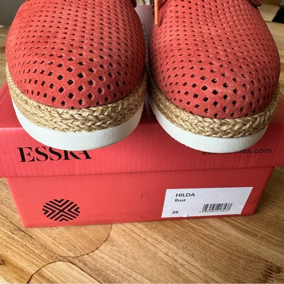 NEW ESSKA Hilda Rust 39 - fits size 8 derbies oxfords brogues flats orange red