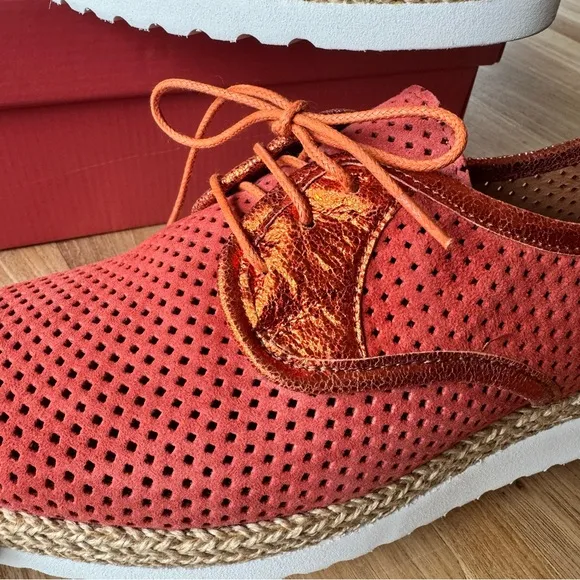 NEW ESSKA Hilda Rust 39 - fits size 8 derbies oxfords brogues flats orange red