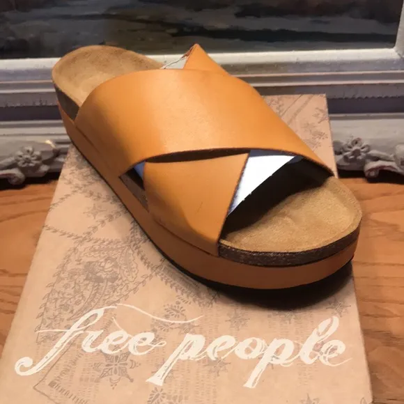 new FREE PEOPLE  Sidelines Flatform Sandals  392S0