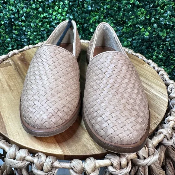 New in box Nisolo x anthropologie Mara Woven Slip-On Almond