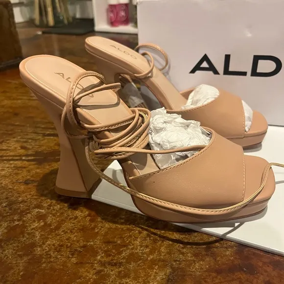 New in Box Women’s Aldo Daphne Platform Strappy Sandals Size 7