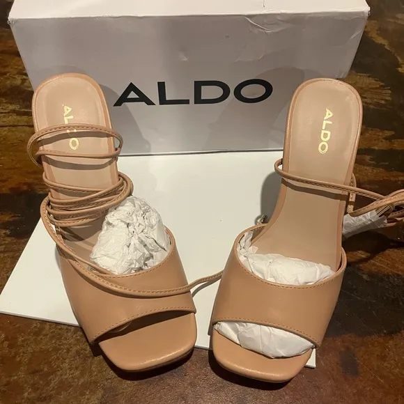 New in Box Women’s Aldo Daphne Platform Strappy Sandals Size 7