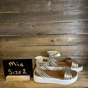 New NIB Big Kids Mia‎ Crisanta Metallic Leather Ankle Strap Sandals Size 2 Y
