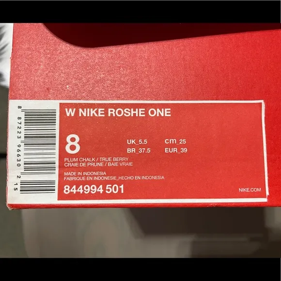 NEW NIKE Roshe one women sneakers