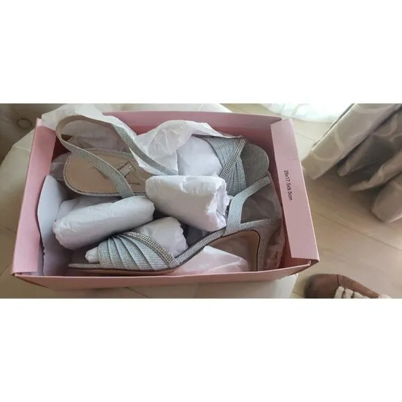 NEW NINA NICASIA TRUE SILVER DRESS SANDALS HEELS SZ.8.5