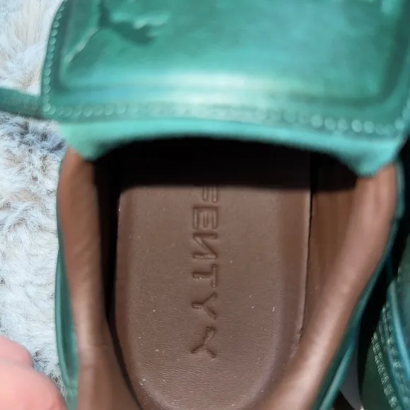 New Puma Avanti L Rihanna Fenty Dark Myrtle Logo Debossed Low-Top Sneakers sz 7