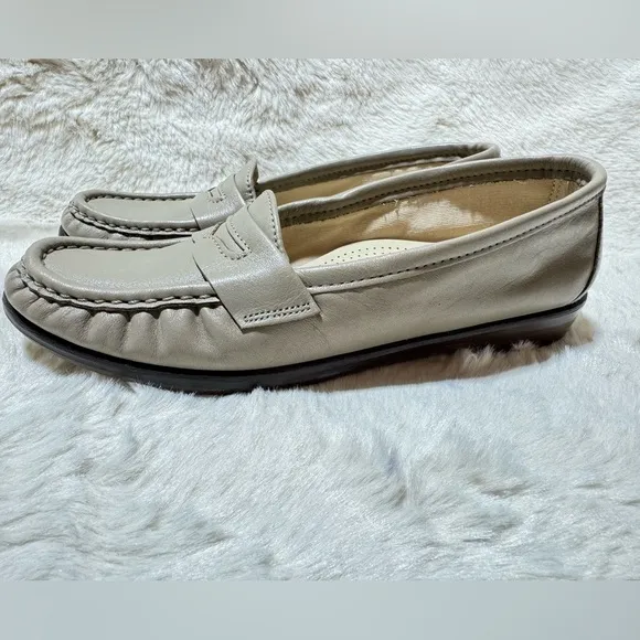 NEW SAS Wink Tripad Comfort BONE Slip On Penny Loafers Shoes Womens Size 5 1/2 M