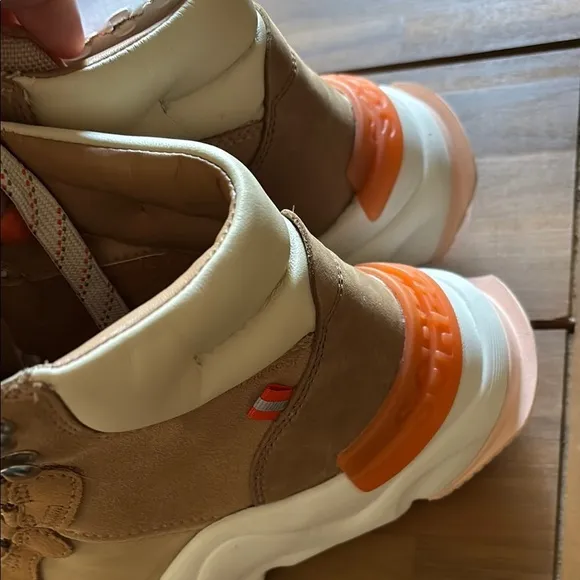 NEW SOREL Kinetic RNEGED Conquest Boot Size 6.5 Lace-Up Waterproof Sneakers, Tan