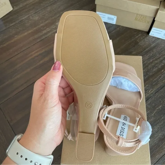 New Steve Madden Shapely Vegan Wedge Sandals in Tan Patent