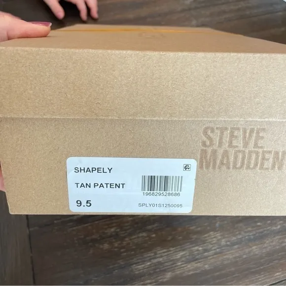 New Steve Madden Shapely Vegan Wedge Sandals in Tan Patent