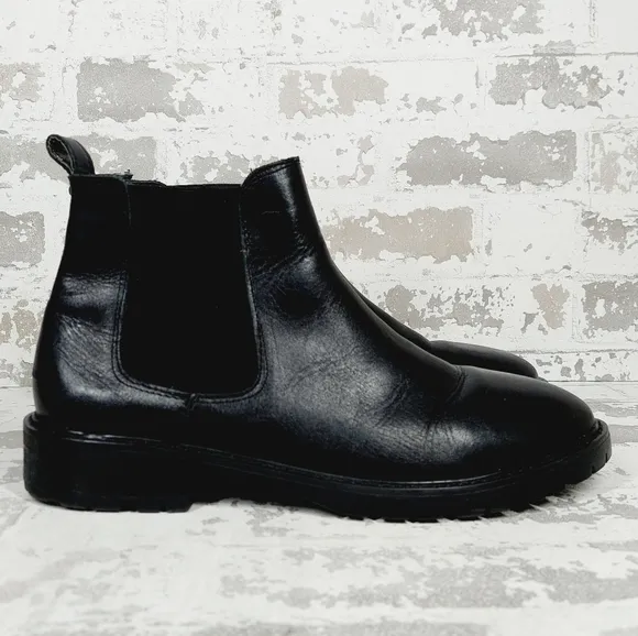 NEW Steve Madden Women's Leopold Black Leather Pull On Chelsea Ankle Boots M711
