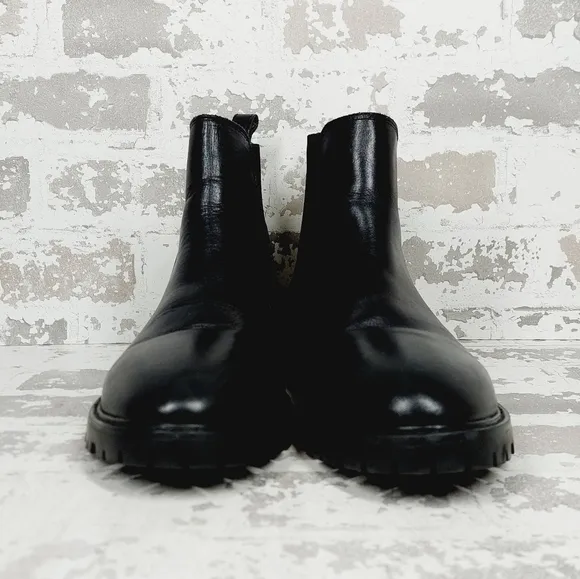 NEW Steve Madden Women's Leopold Black Leather Pull On Chelsea Ankle Boots M711