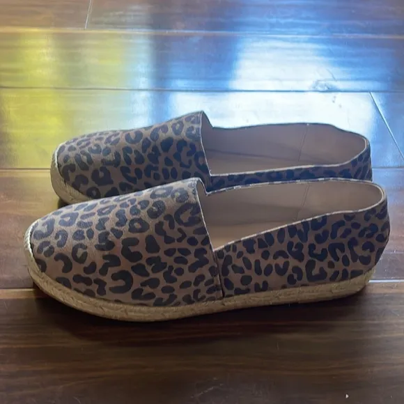 New Stuart Weitzman  Cappucino Leopard Animal Print Mykonos Espadrille Flats 5.5