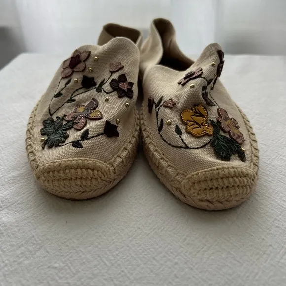 New Tory Burch Espadrilles with embroidered leather flowers Size 6