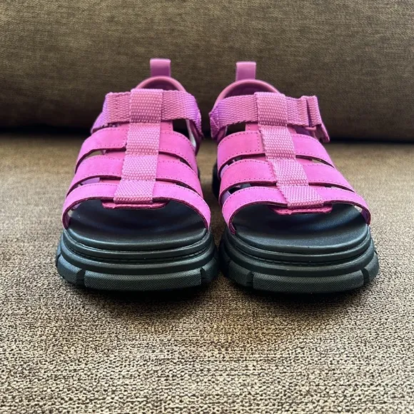 New UGG Ashton Multistrap Chunky Sandals Girls Size 2 (Youth) in Pink