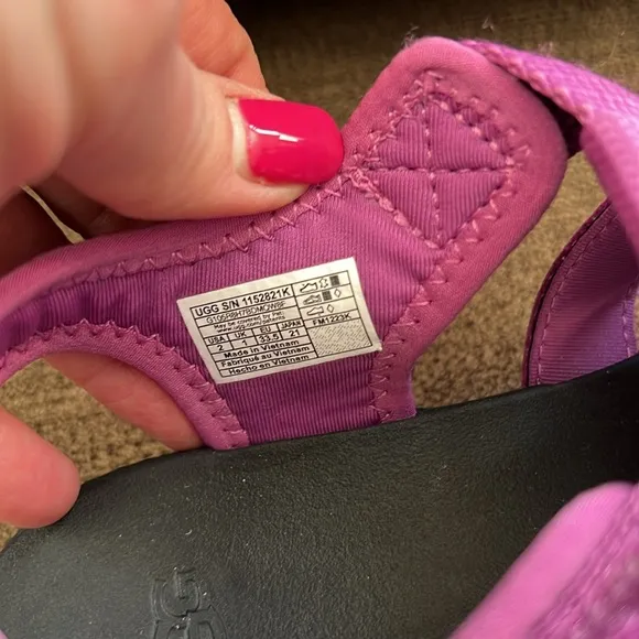 New UGG Ashton Multistrap Chunky Sandals Girls Size 2 (Youth) in Pink
