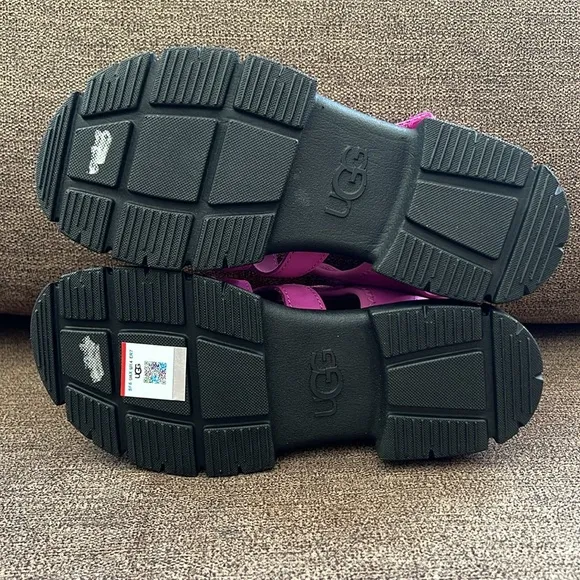 New UGG Ashton Multistrap Chunky Sandals Girls Size 2 (Youth) in Pink