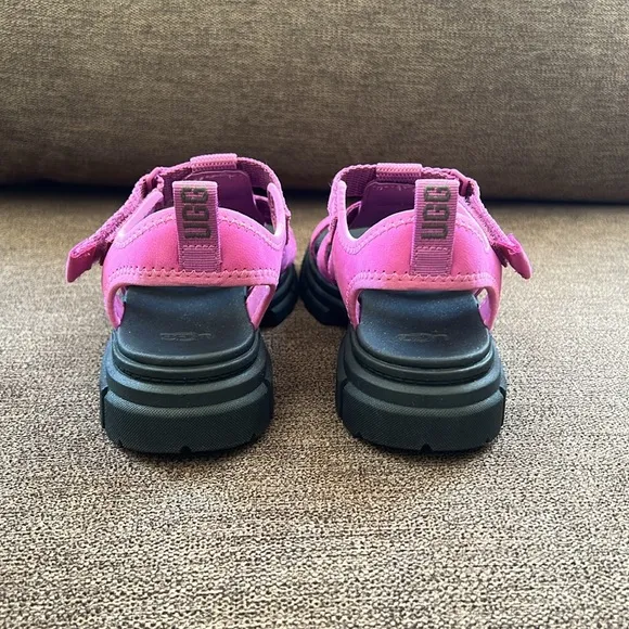 New UGG Ashton Multistrap Chunky Sandals Girls Size 2 (Youth) in Pink