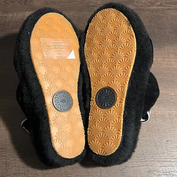New UGG Oh Yeah double strap flat sandals size 6