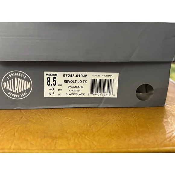 NEW womens Palladium Revolt Lo TX Sneakers Size 8.5 Black