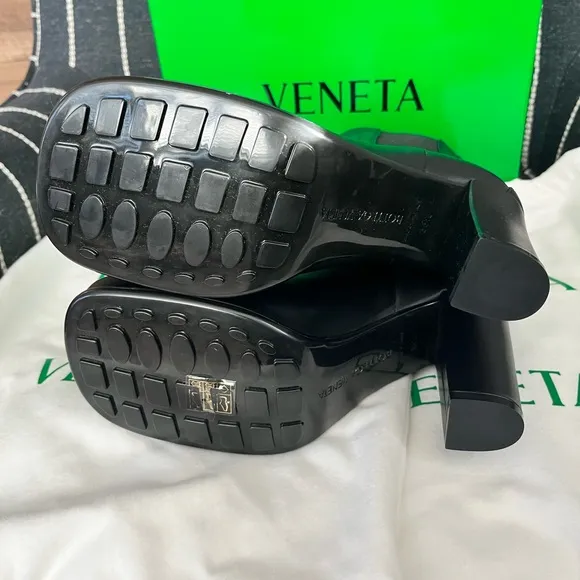 NIB BOTTEGA Venetta calfskin boots