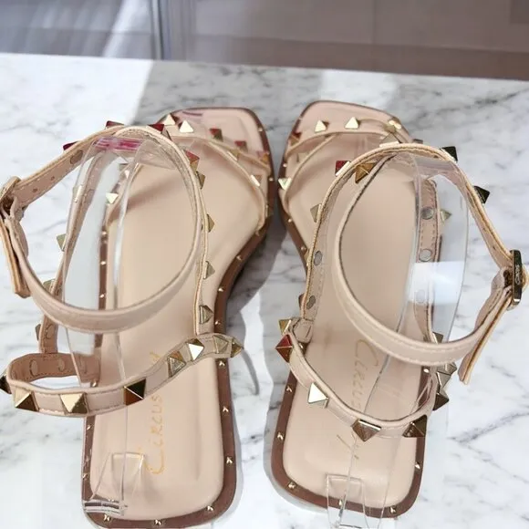 NIB Circus By Sam Edelman Venus Studded Strappy Sandals in Sand
