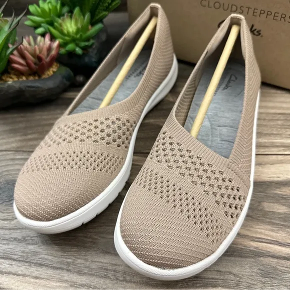 NIB Clarks Cloudsteppers Adella Moon Knit Slip On Shoes Loafers Flats Taupe