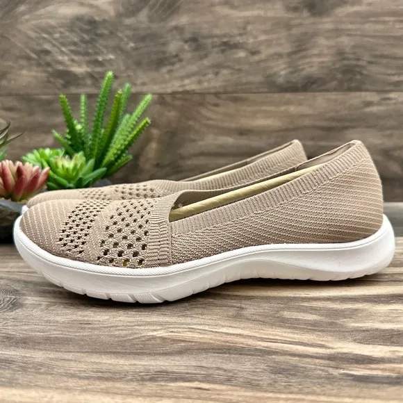 NIB Clarks Cloudsteppers Adella Moon Knit Slip On Shoes Loafers Flats Taupe