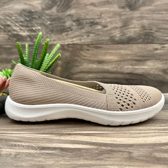 NIB Clarks Cloudsteppers Adella Moon Knit Slip On Shoes Loafers Flats Taupe