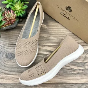 NIB Clarks Cloudsteppers Adella Moon Knit Slip On Shoes Loafers Flats Taupe