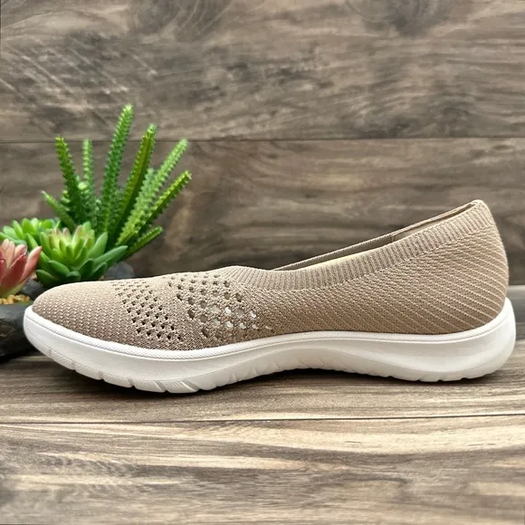 NIB Clarks Cloudsteppers Adella Moon Knit Slip On Shoes Loafers Flats Taupe