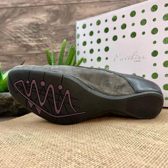 NIB Earthies Ferro Suede Leather Flats Loafers Shoes Dark Grey 8.5B