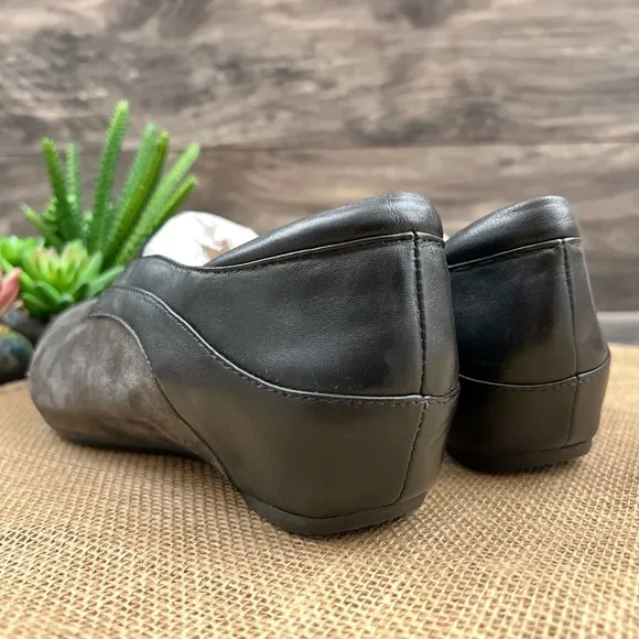 NIB Earthies Ferro Suede Leather Flats Loafers Shoes Dark Grey 8.5B