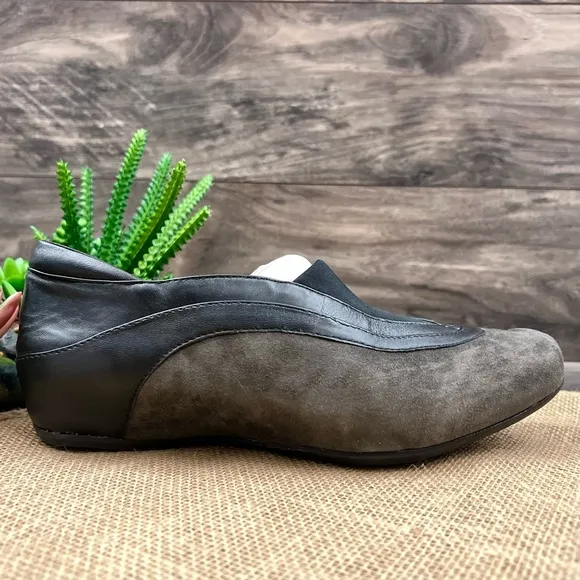 NIB Earthies Ferro Suede Leather Flats Loafers Shoes Dark Grey 8.5B